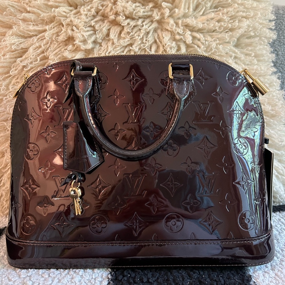 LOUIS VUITTON Alma Vernis Patent Leather Tote GM
